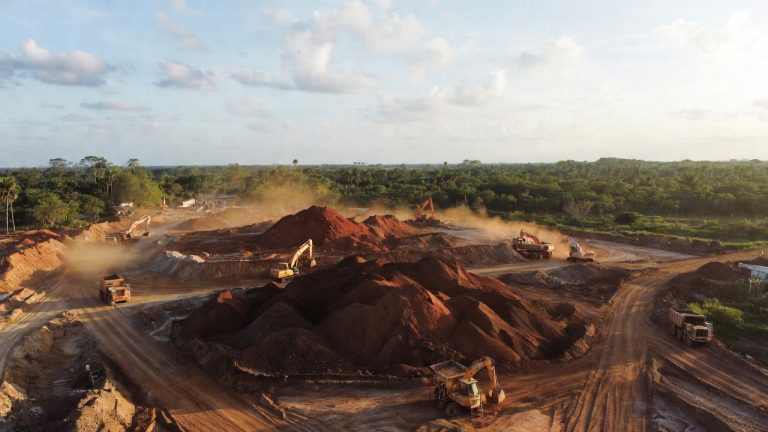 A Riqueza no Subsolo de Oriximiná: Um Estudo Exaustivo e Pai d’Égua da Produção Mineral e suas Rotas de Exportação A Riqueza no Subsolo de Oriximiná: Um Estudo Exaustivo e Pai d’Égua da Produção Mineral e suas Rotas de Exportação